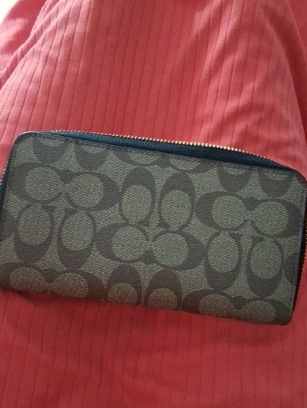 Coach Signature Zip Wallet - Picture 2 of 4